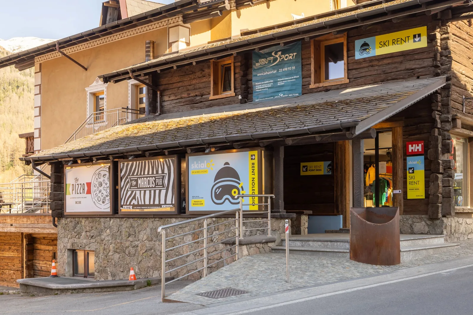 Facaden på Skialo-butikken Doss i Livigno